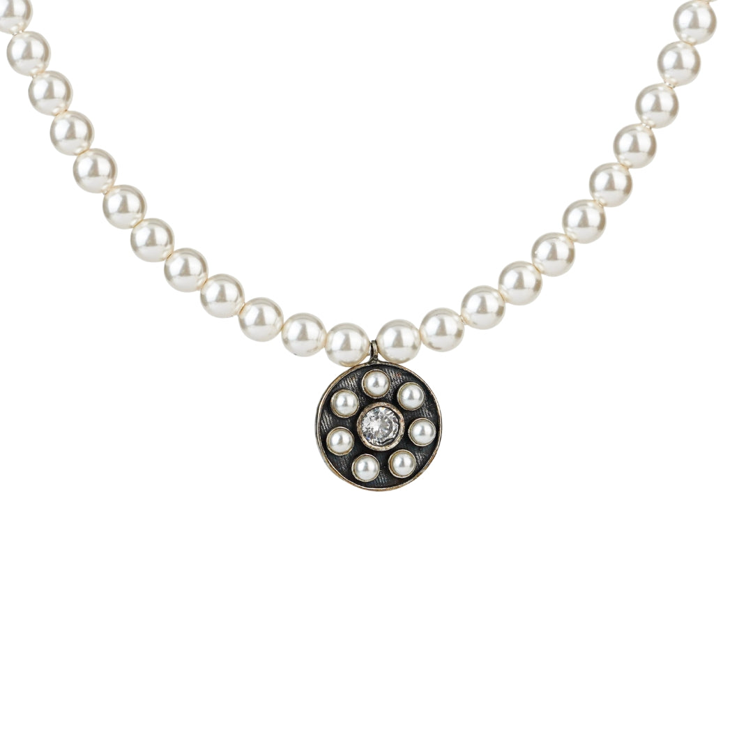 Pearl necklace with silver  pendant