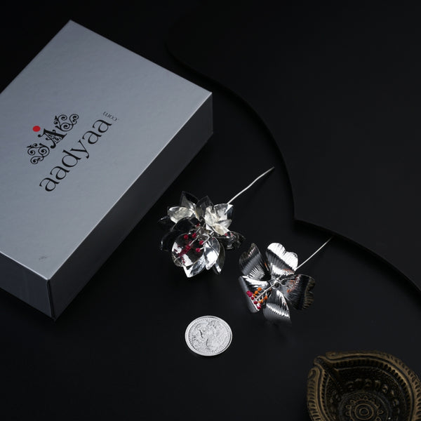 Silver floral gift set with hibiscus and butterfly design
