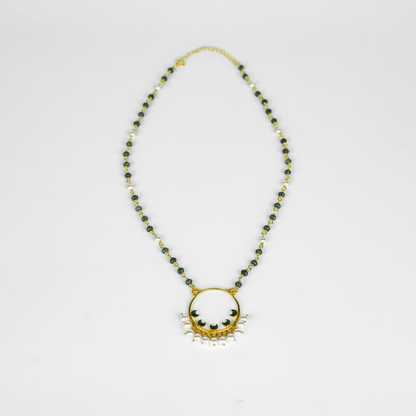 Green onyx and pearl necklace with gold chain, traditional accessory