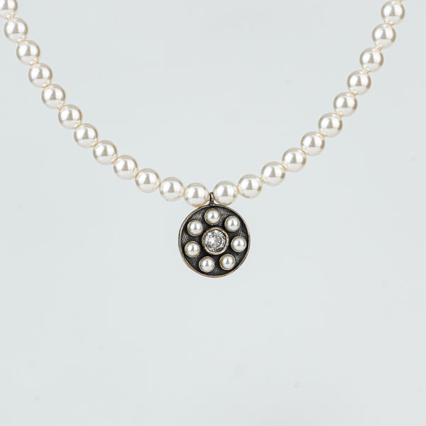 Pearl necklace with silver pendant