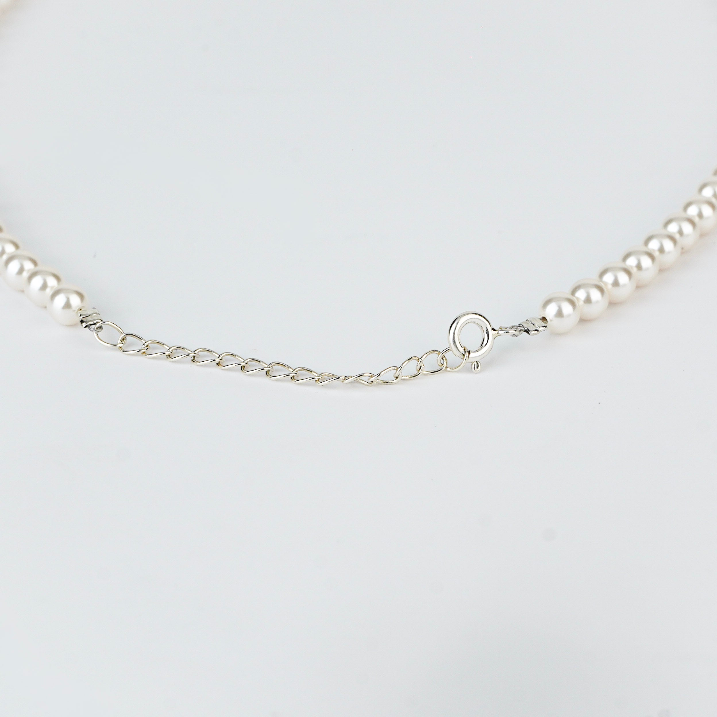 Pearl necklace with silver  pendant