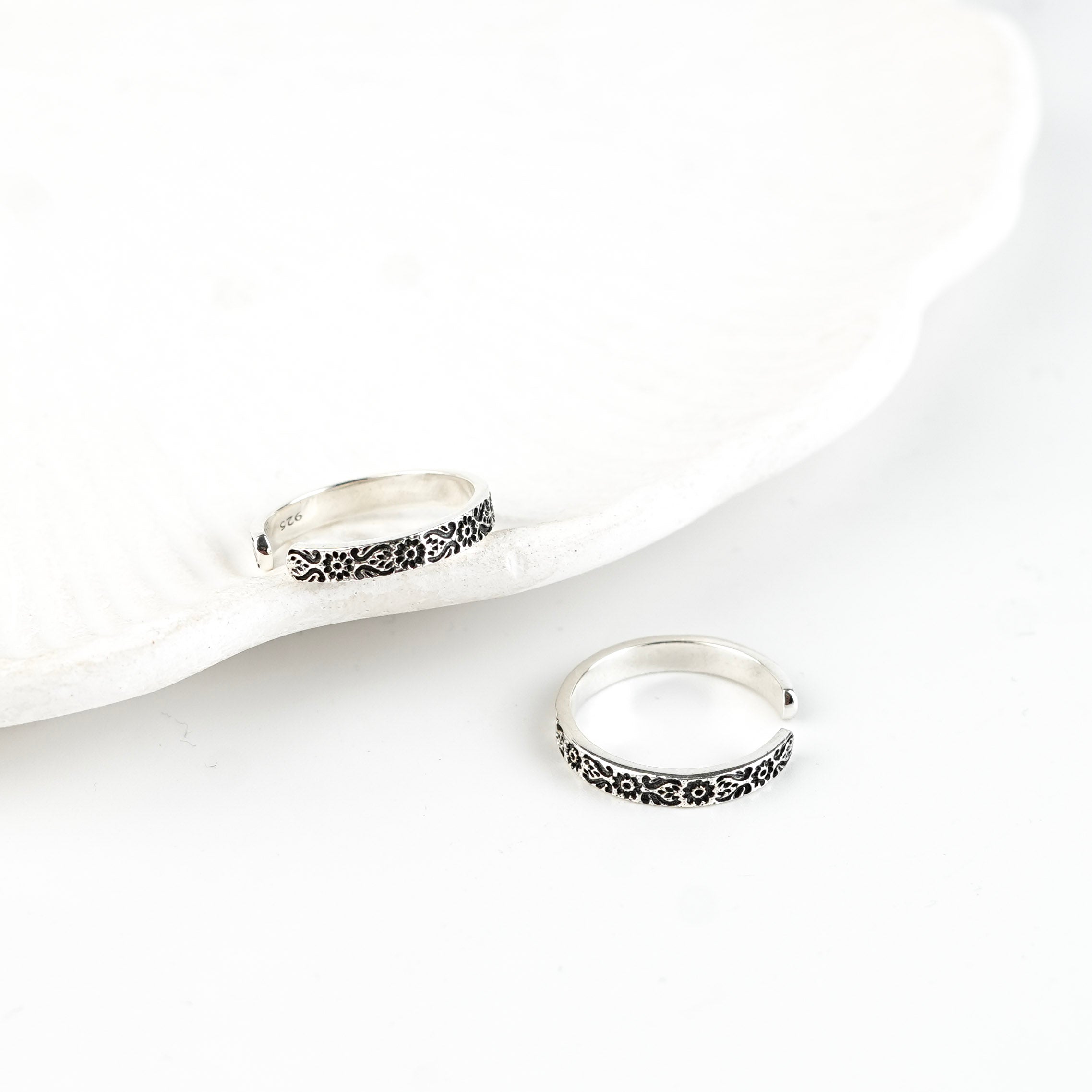 Flower Thin Band Silver Toe Ring