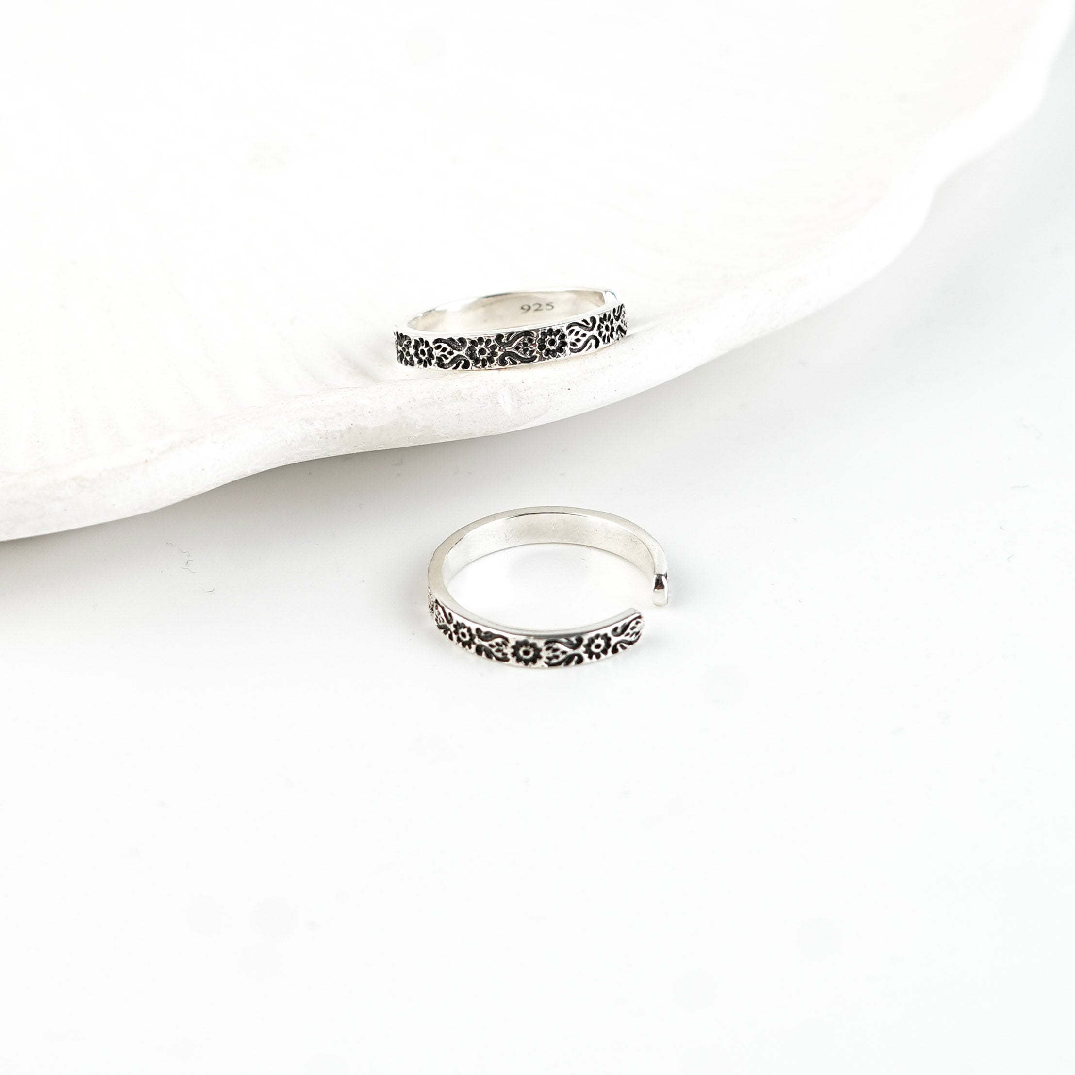 Flower Thin Band Silver Toe Ring