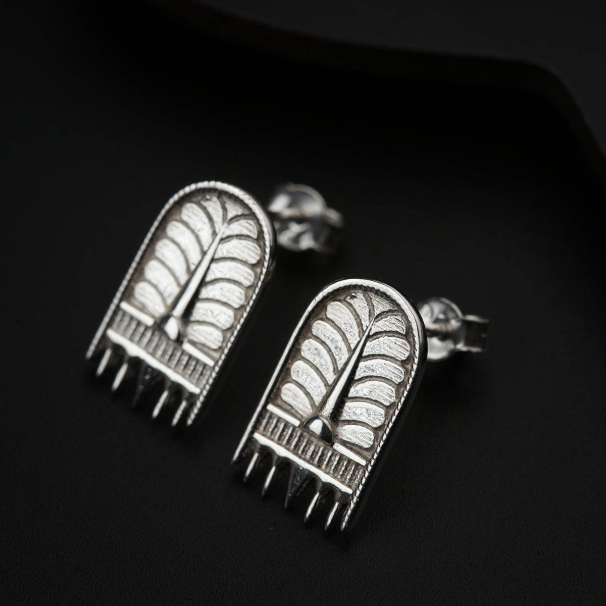 Silver Saaj Motif Earring Small: ताळी (Taali)