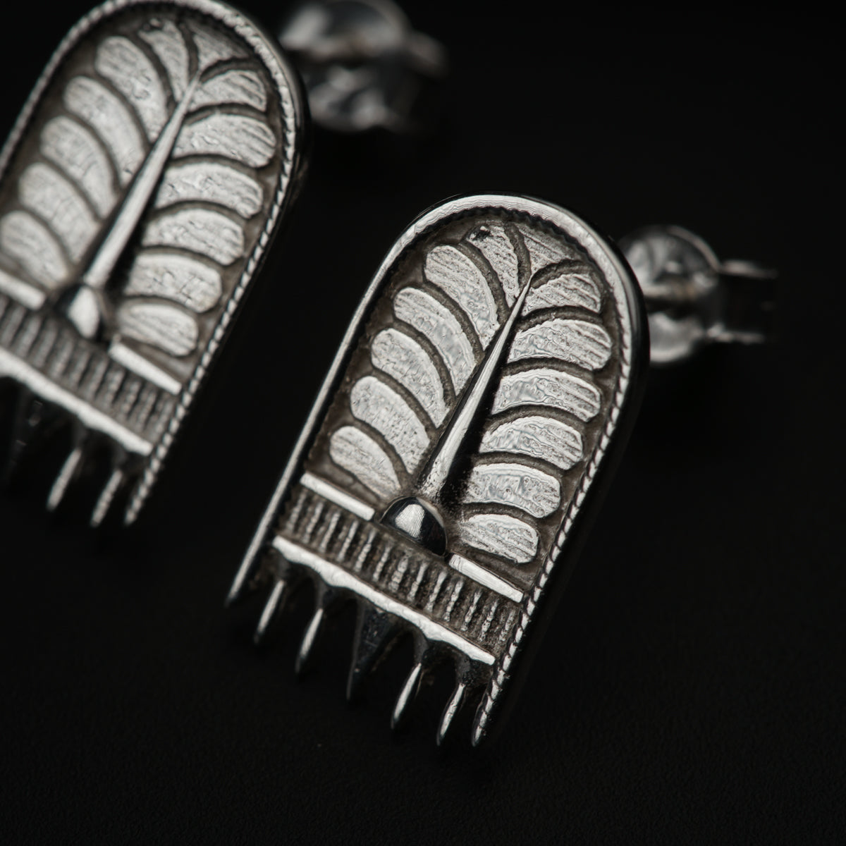 Silver Saaj Motif Earring Small: ताळी (Taali)