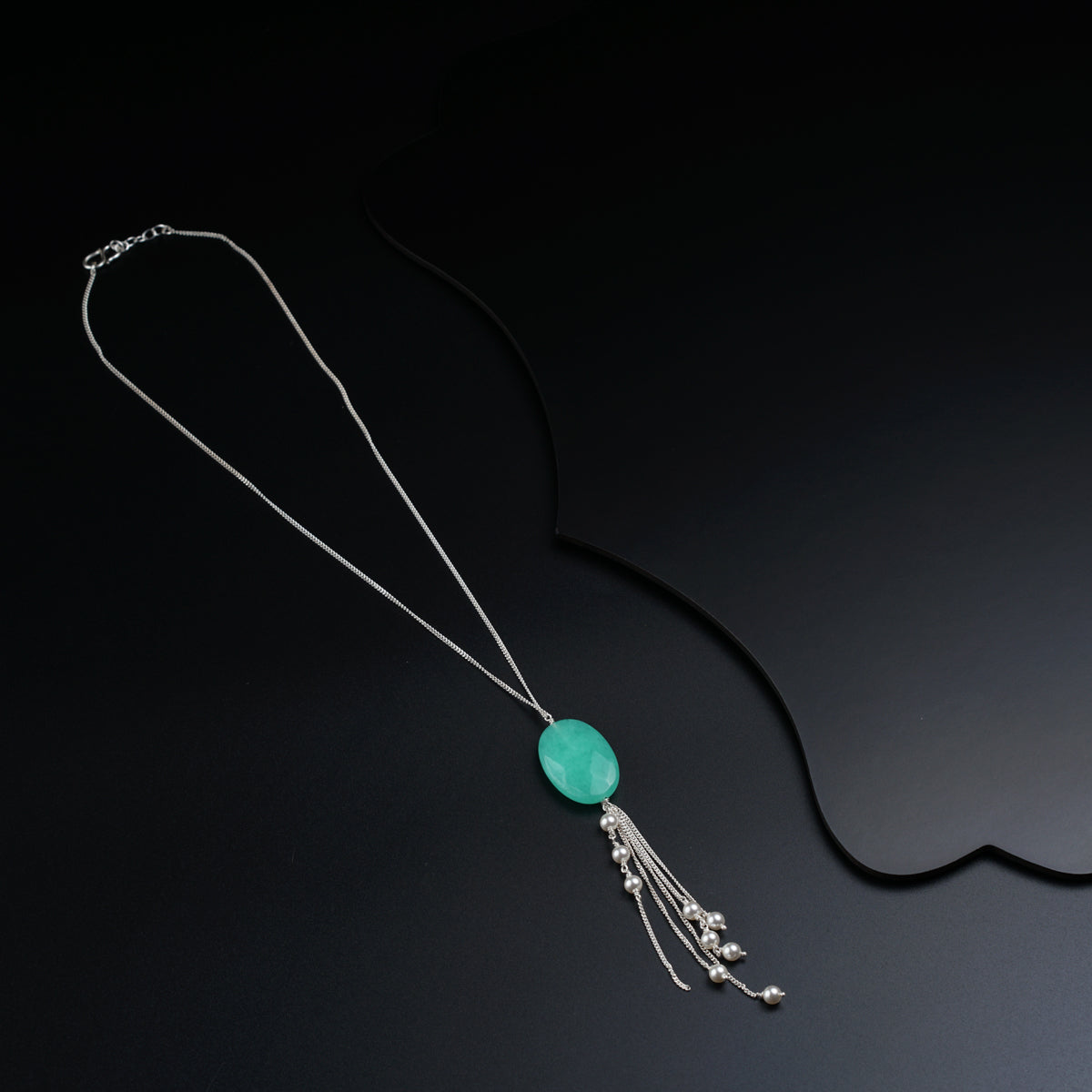 Silver chain with Jade Pendant and Pearls