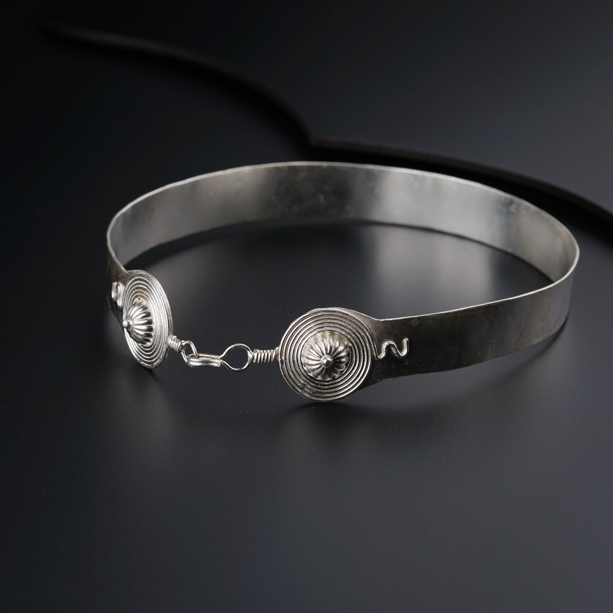 Chitaak: Silver Choker Necklace