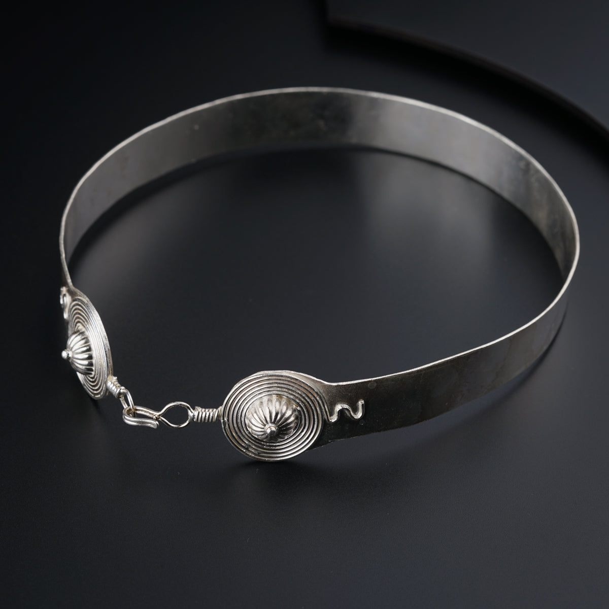 Chitaak: Silver Choker Necklace