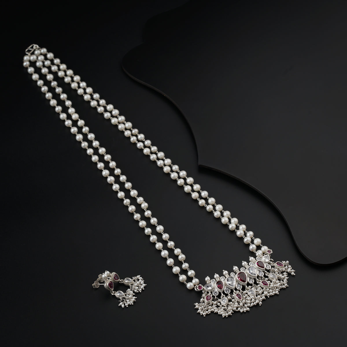 Classic Tanmani Set with Garnet and  Pearls