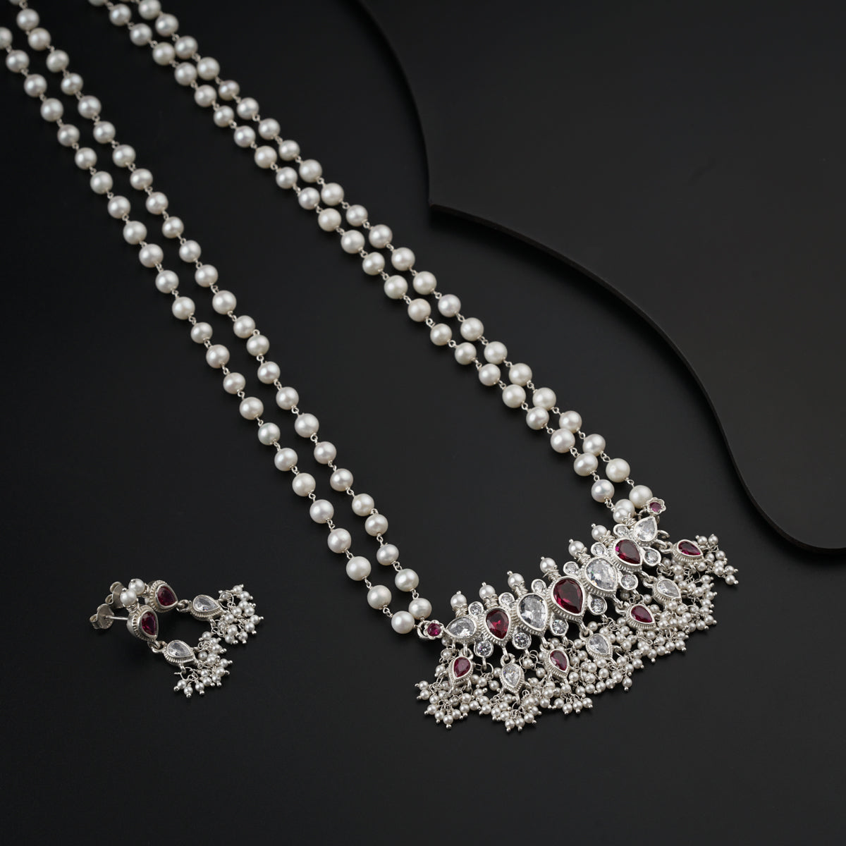 Classic Tanmani Set with Garnet and  Pearls