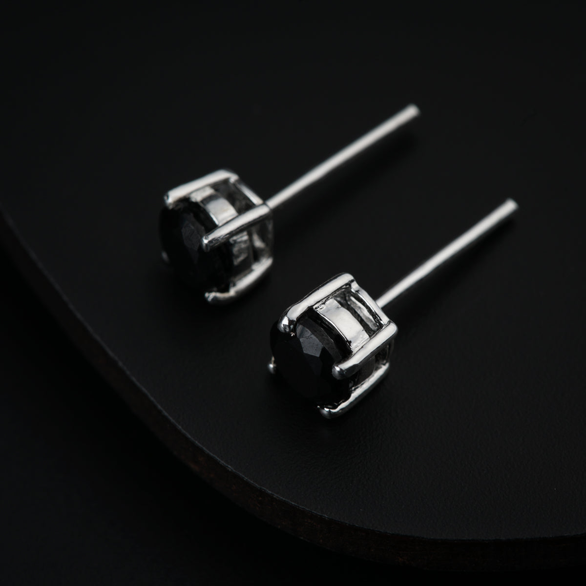 Ciecle Black Spinel Silver Studs