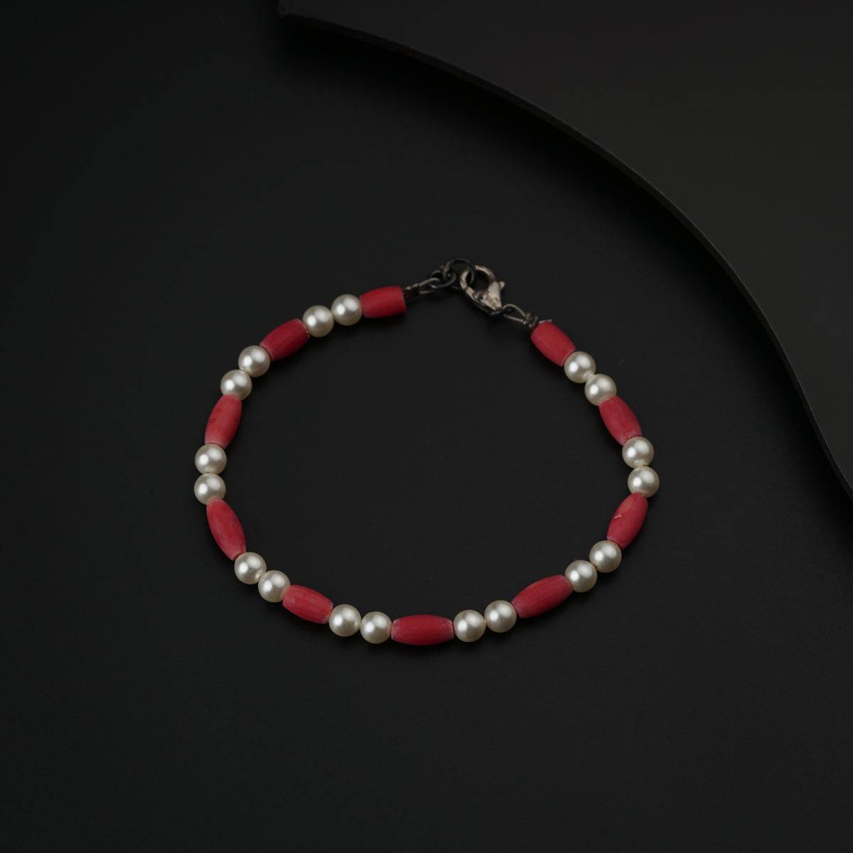 Semi precious stone bracelet in silver wire ( Coral and Pearls )