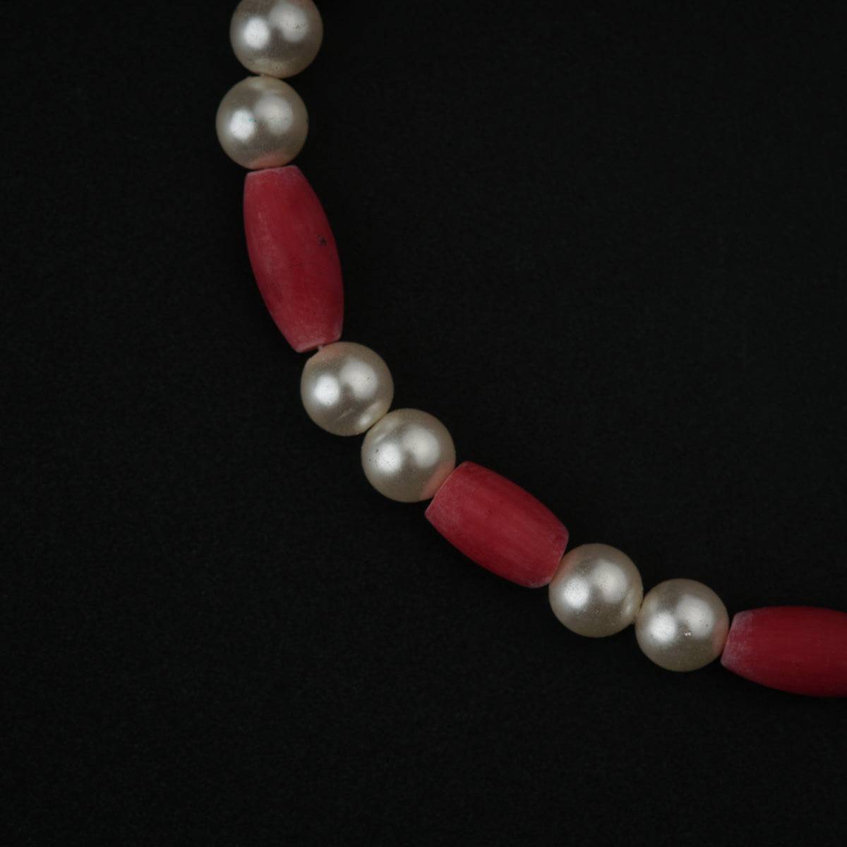 Semi precious stone bracelet in silver wire ( Coral and Pearls )