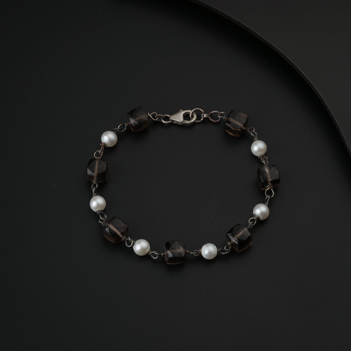 Semi precious stone bracelet in silver wire ( Smokey quartz & pearls )