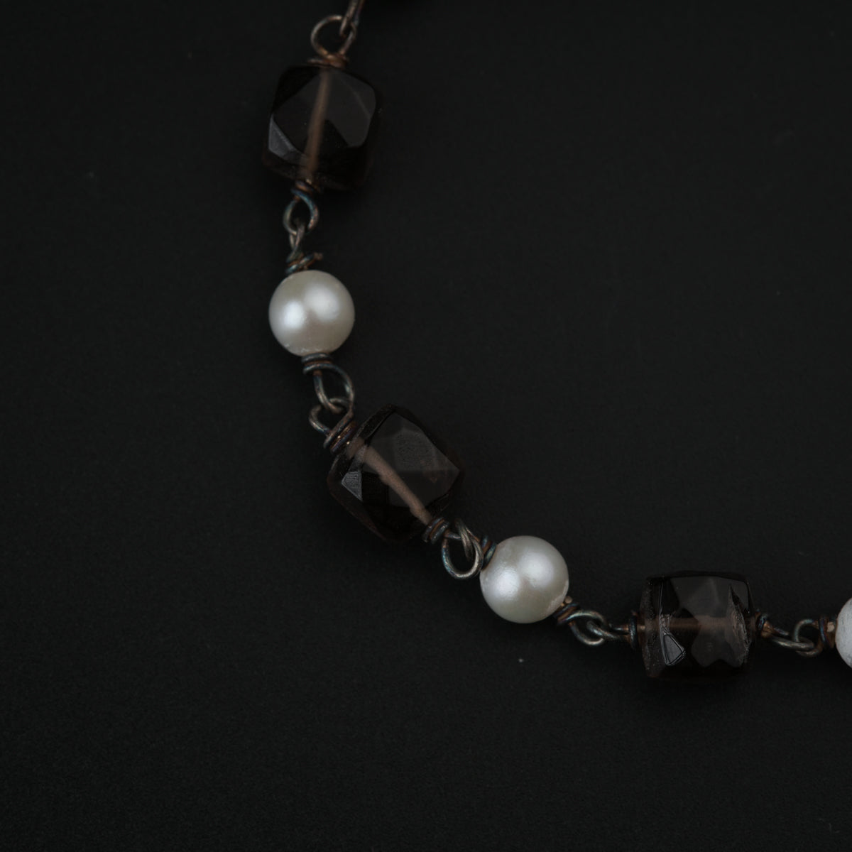 Semi precious stone bracelet in silver wire ( Smokey quartz & pearls )