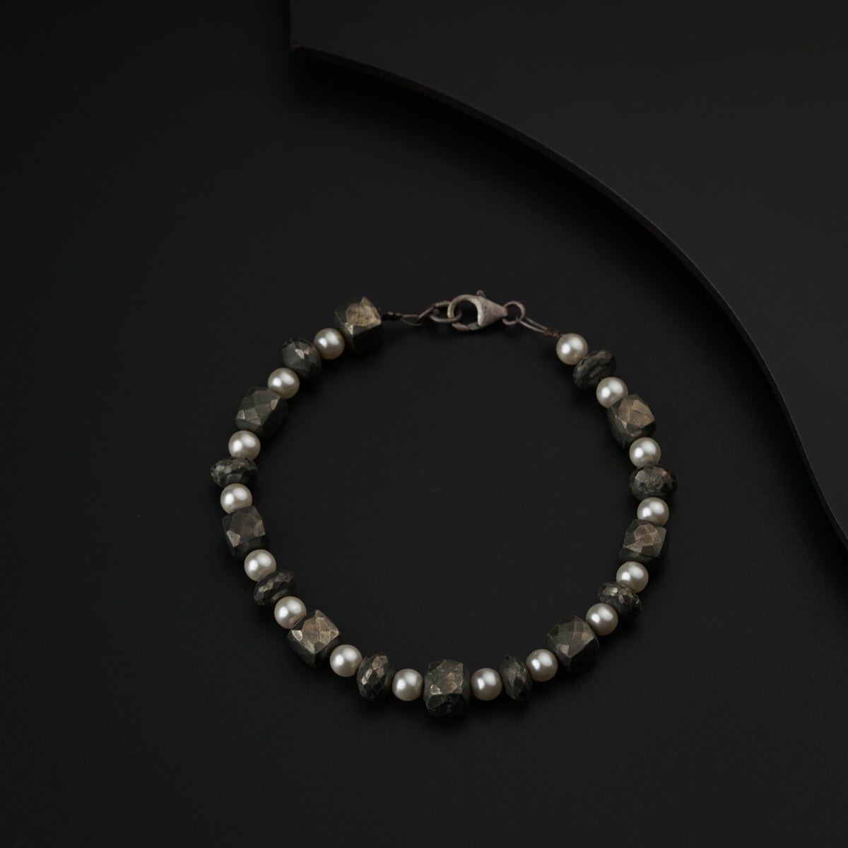 Semi precious stone bracelet in silver wire ( Pyrite and Pearls )