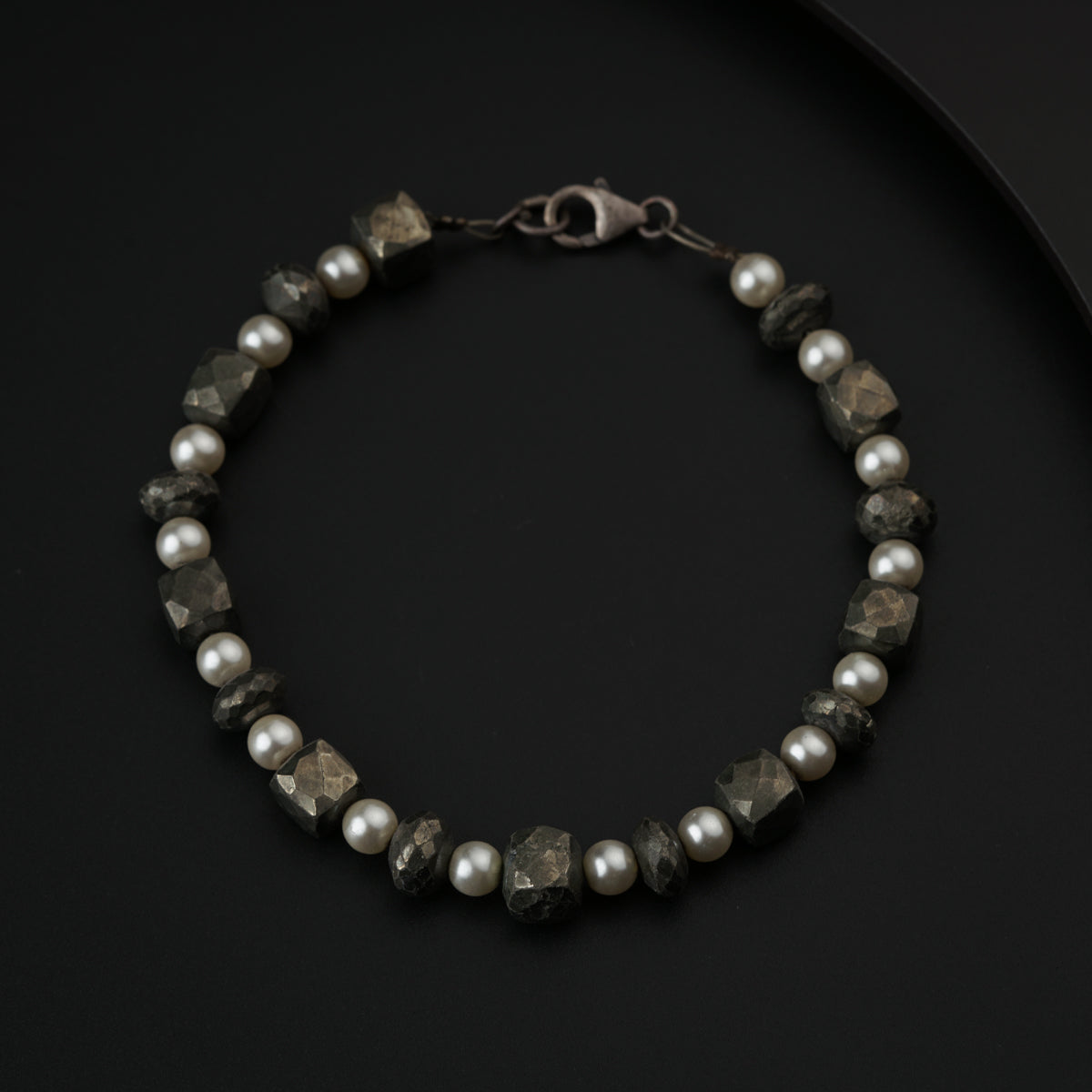 Semi precious stone bracelet in silver wire ( Pyrite and Pearls )