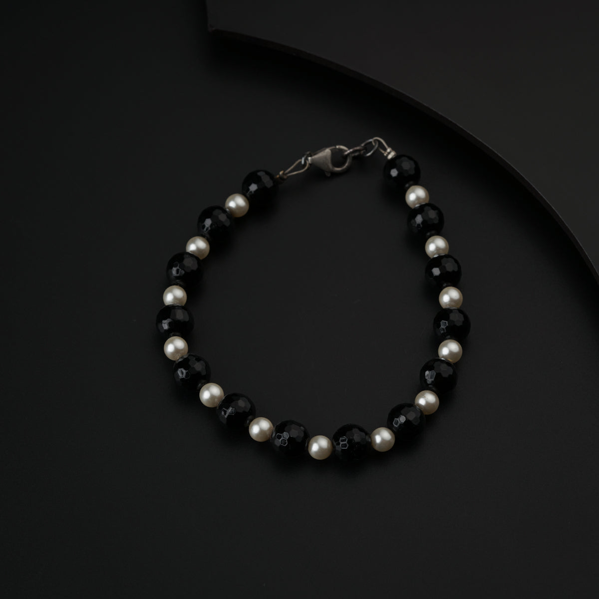 Semi precious stone bracelet in silver wire ( Black Spinel and Pearl )