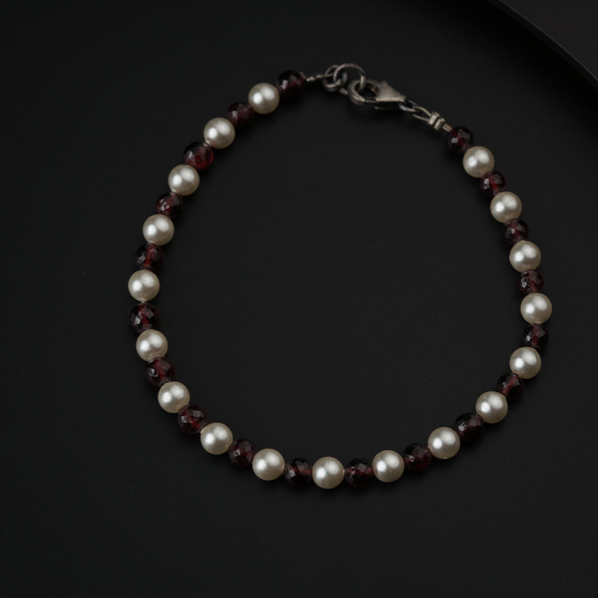 Semi precious stone bracelet in silver wire ( Garnet , Pearls )