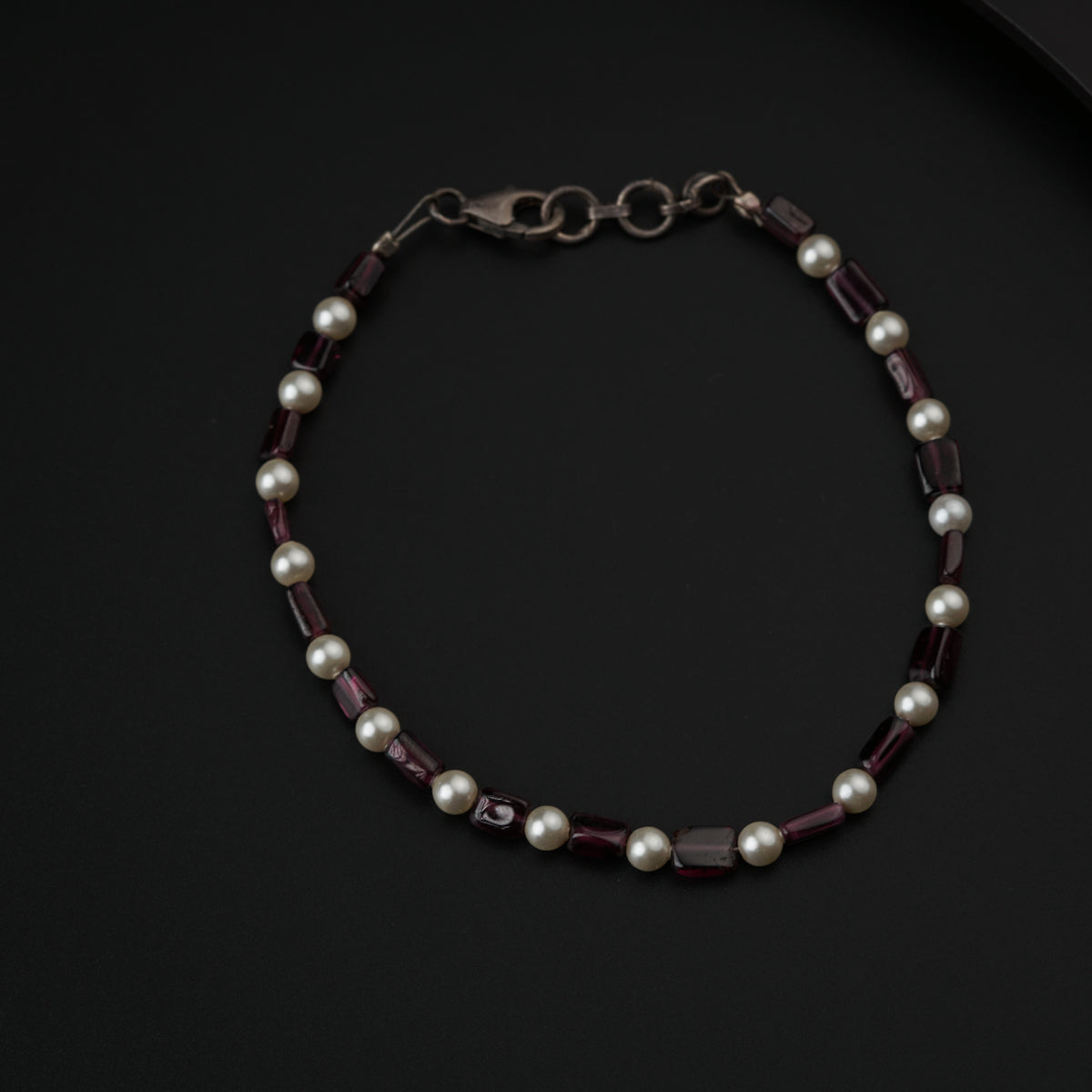 Semi precious stone bracelet in silver wire ( Garnet , Pearls )