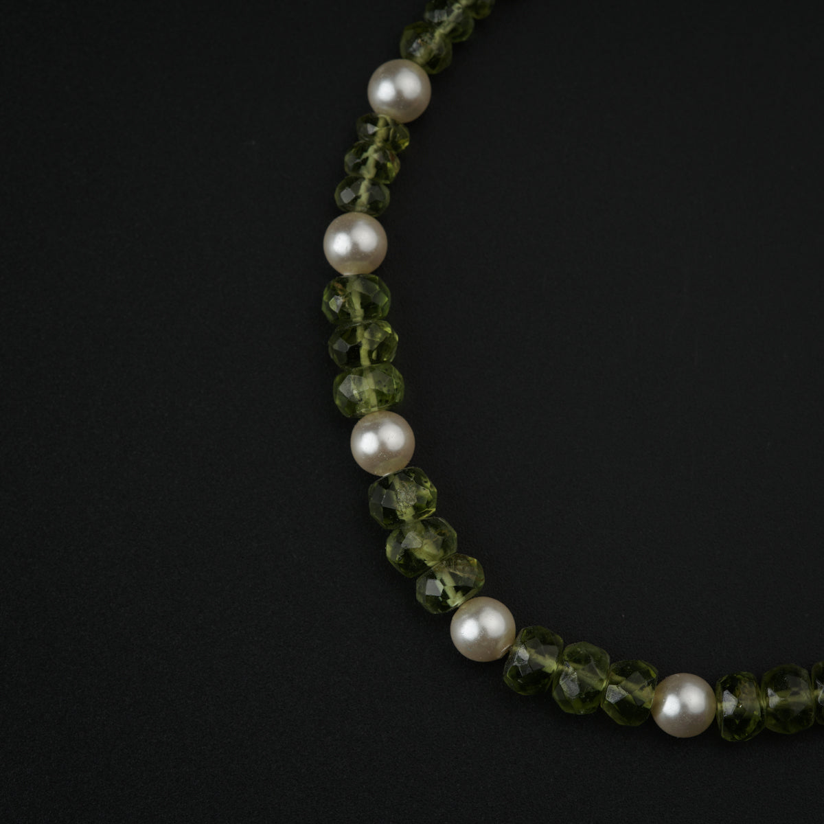 Semi precious stone bracelet in silver wire ( Peridot , Pearls )