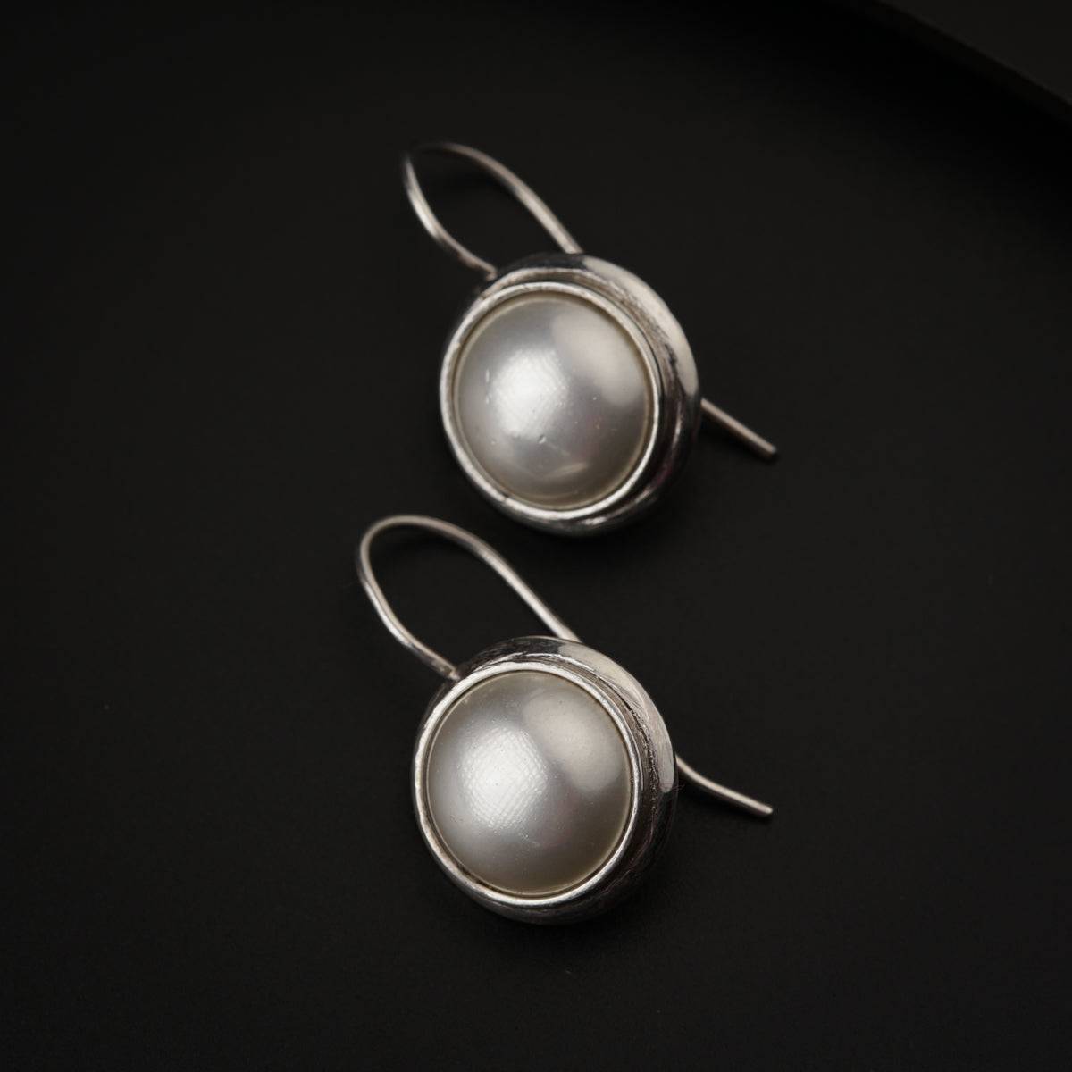 Silver Round Pearl Earring