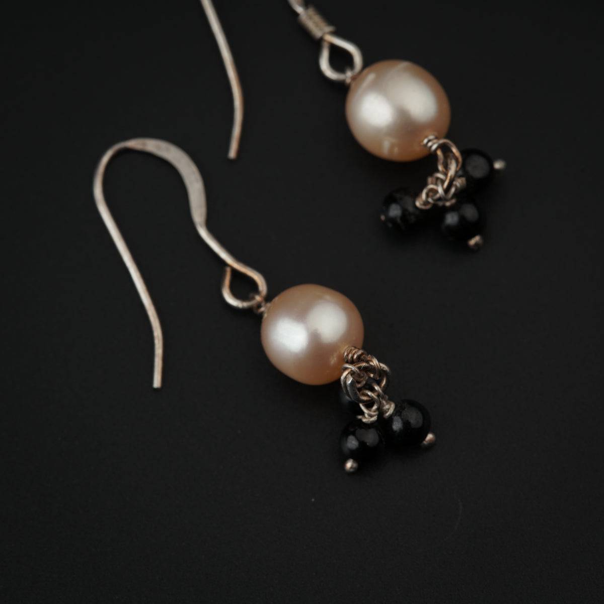 Pearl with Black Onyx Earring