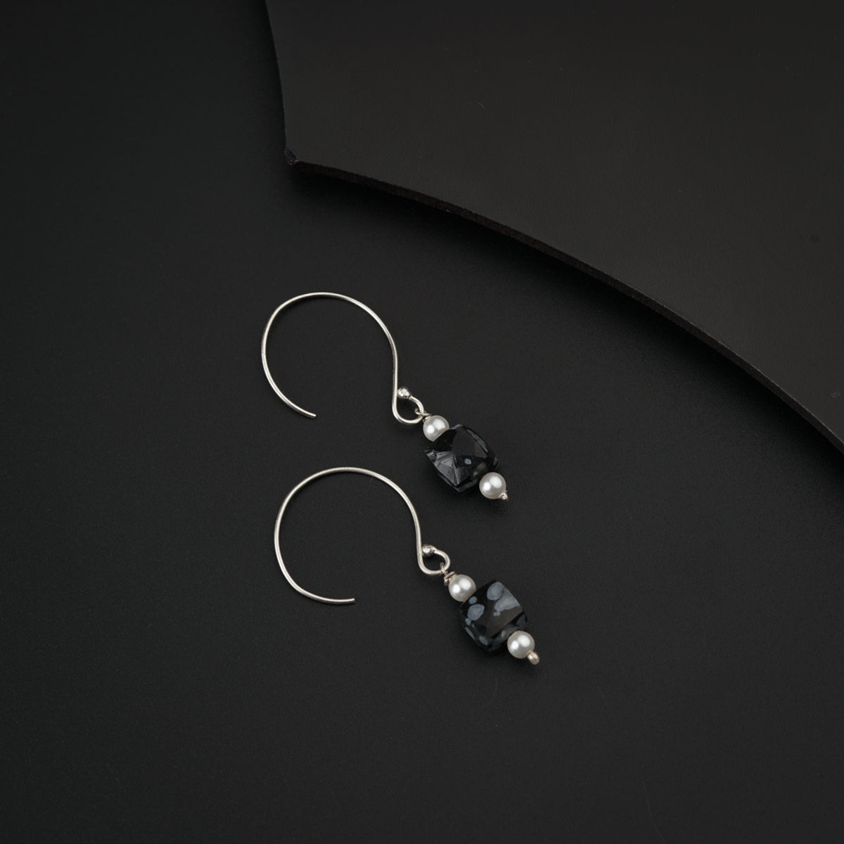 Silver Oxidant Stone Earring