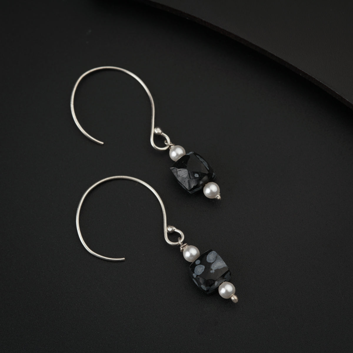 Silver Oxidant Stone Earring