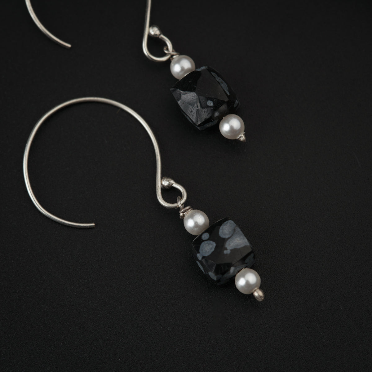 Silver Oxidant Stone Earring