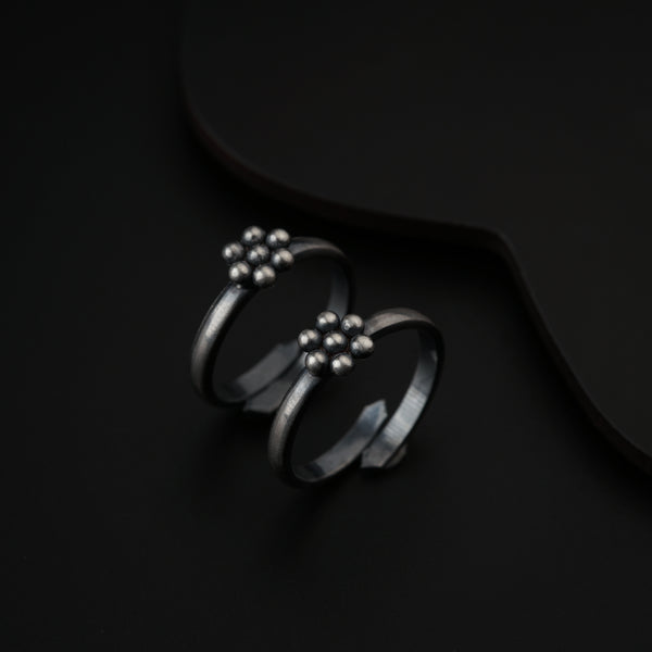 Tiny Kudi Toe Ring ( Thin Base )