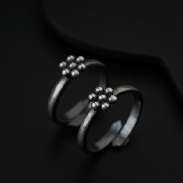 Tiny Kudi Toe Ring ( Thin Base )