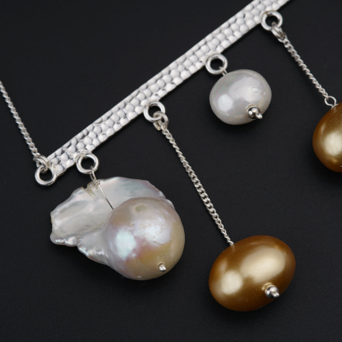 Abstract silver necklace : Pearls