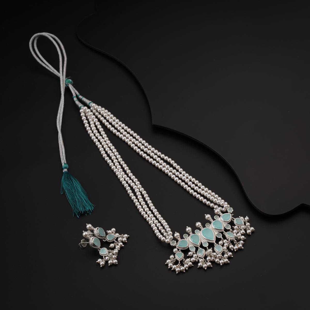 Chalcedony Tanmani Set with Pearls