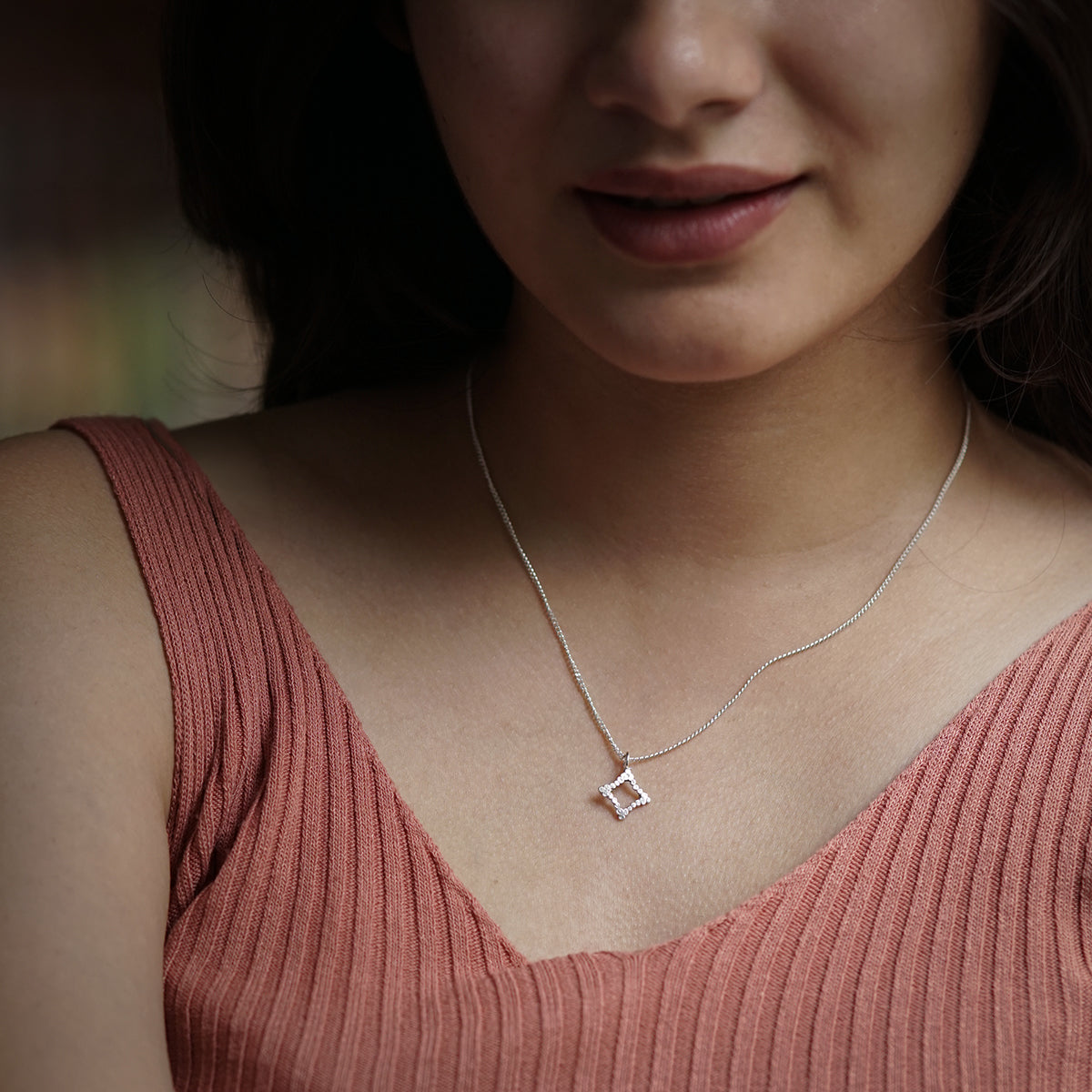 Daily Wear Silver Shiny Hammered Diamond Shape Necklace