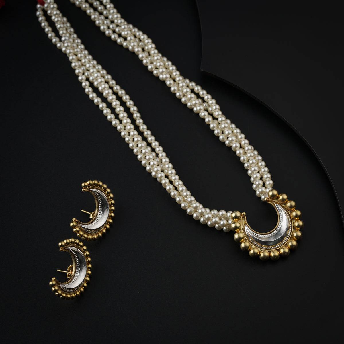 Dual Tone Chandrakor Set with Pearls