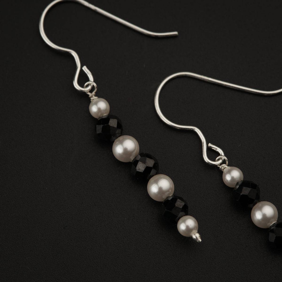 Hook Style Earring with Pearl and Black Spinel