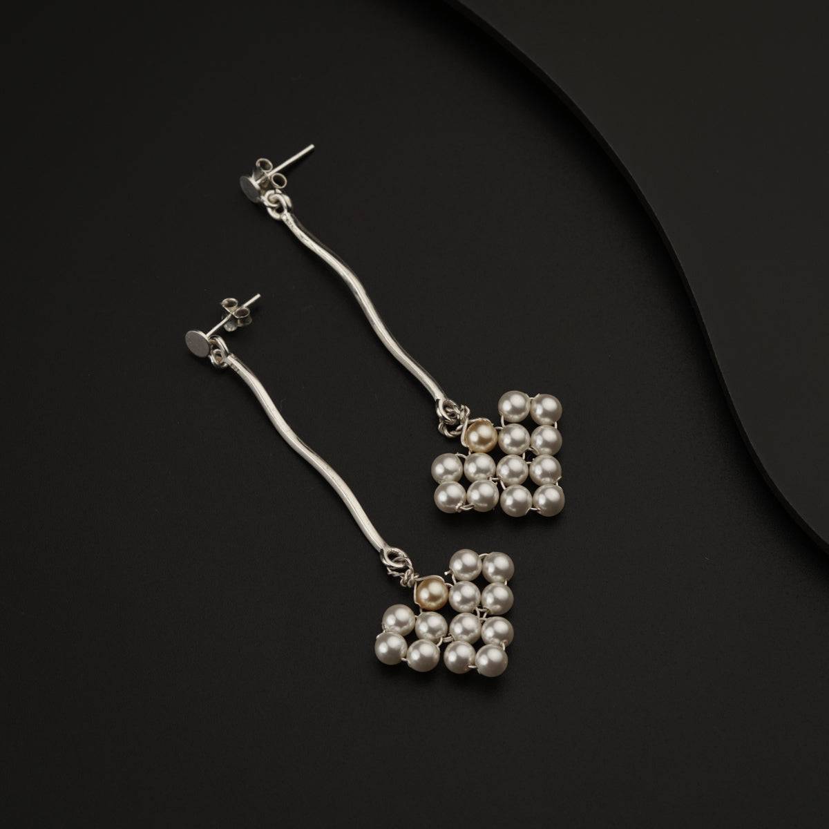 Silver Pearl Elegance Earring