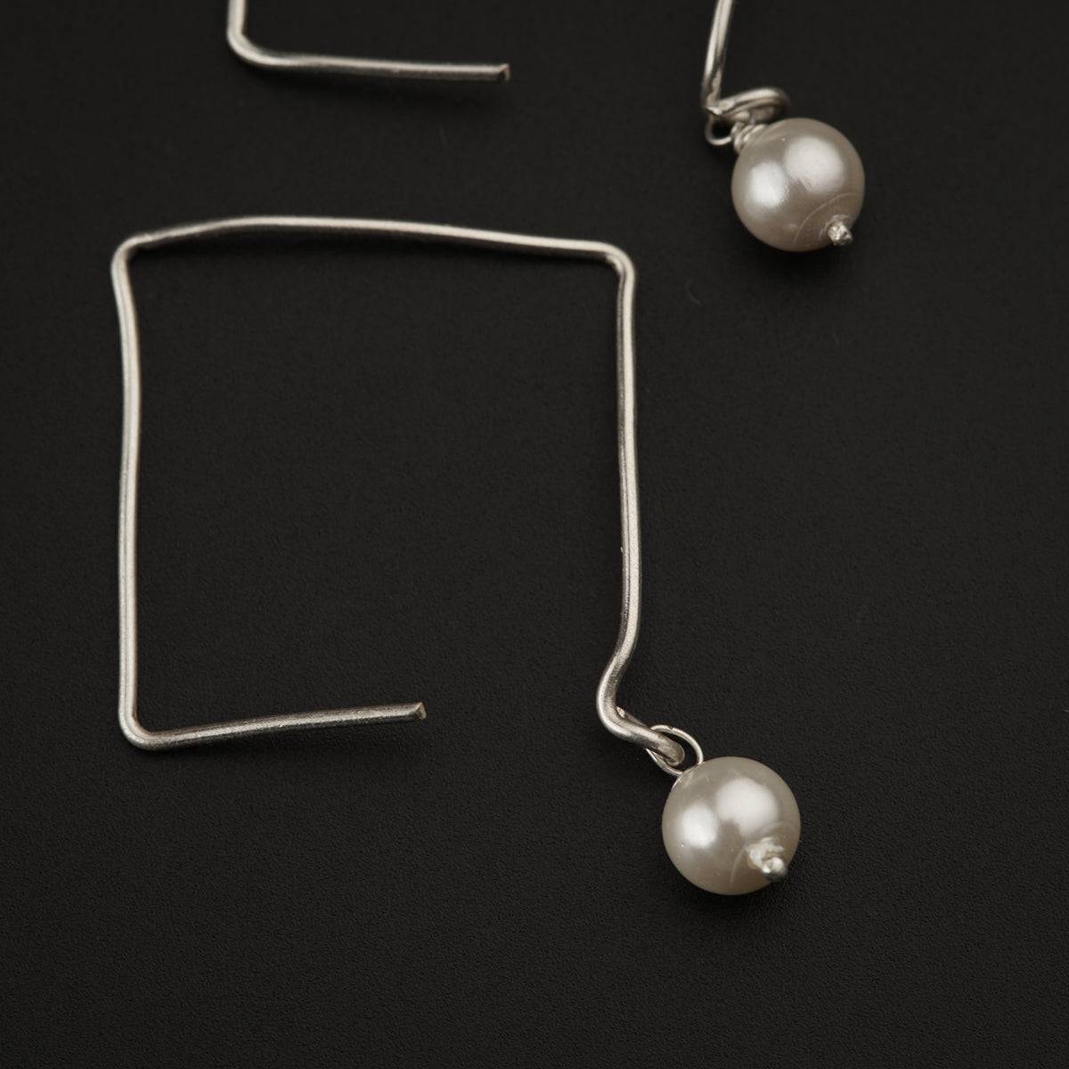 Silver Wire Earring with Pearl