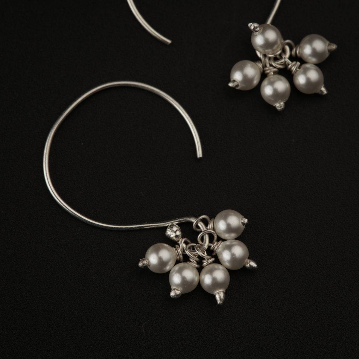 Tiny Pearls Earring