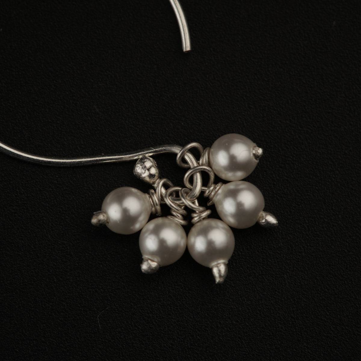 Tiny Pearls Earring