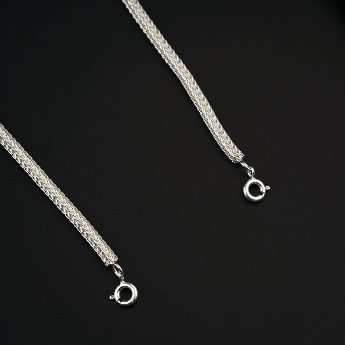 Silver Shiny Chain for Men / Women (16 Inches Without Pendant)