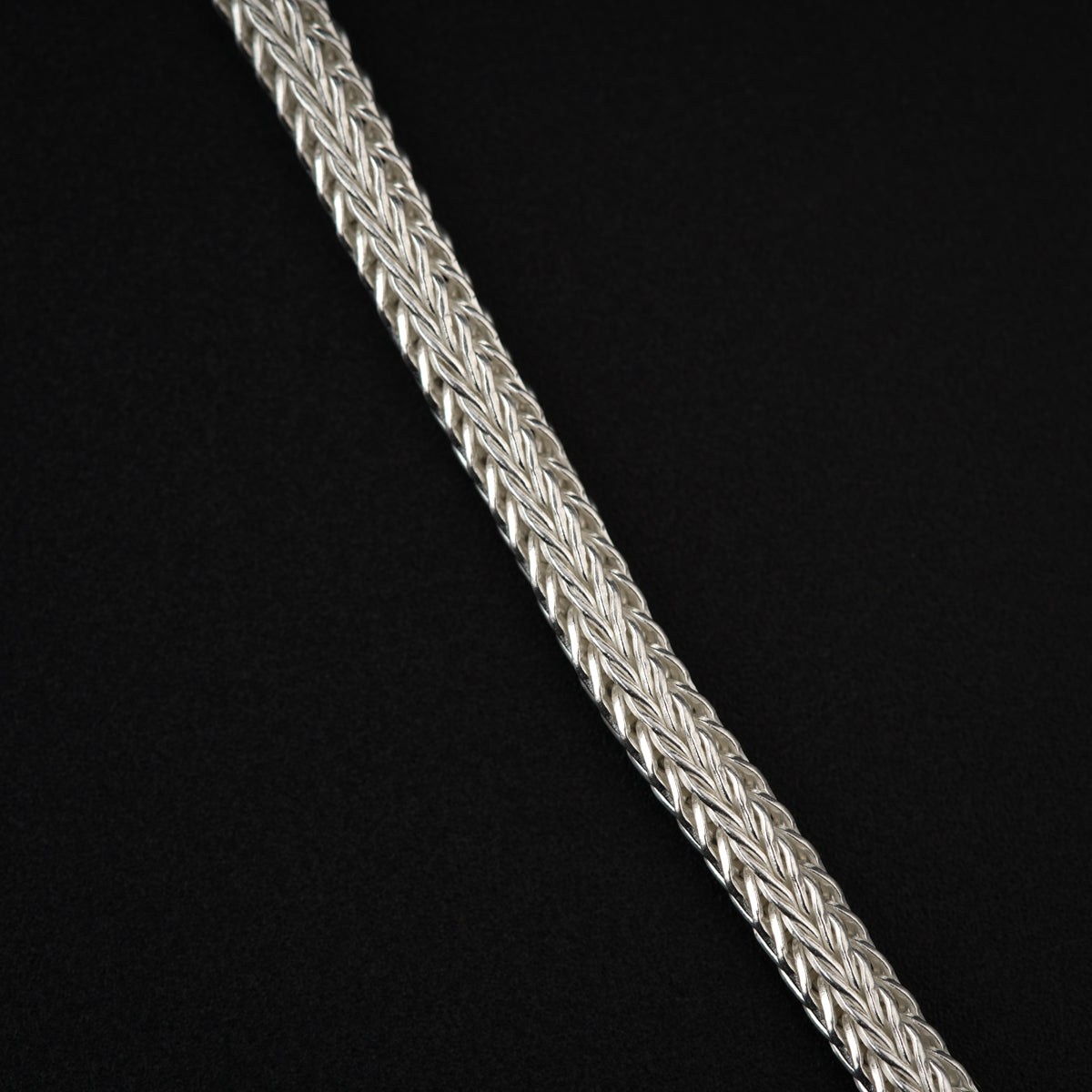 Silver Shiny Chain for Men / Women (16 Inches Without Pendant)