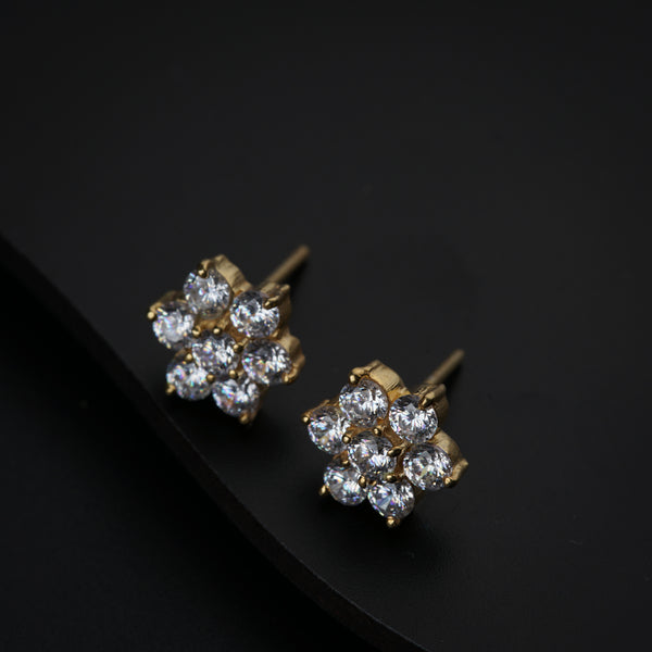 Gold-plated earrings with flower-shaped cluster of sparkling stones
