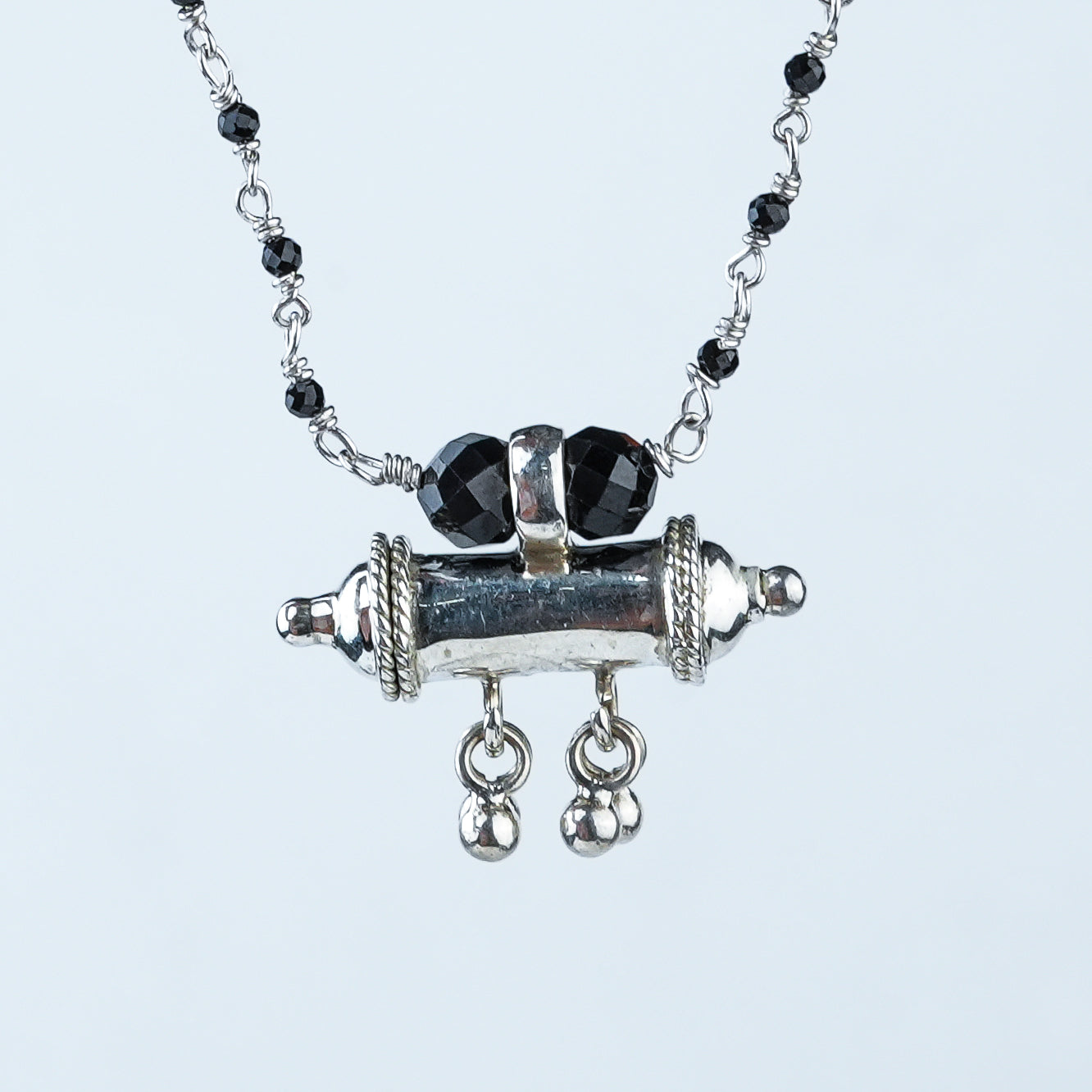 Black Spinel Ganthan Necklace with Tait Pendant
