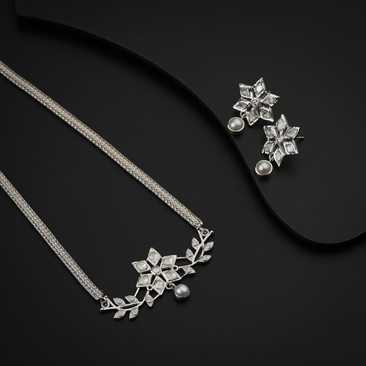 Polki Choker Leaf Silver Set with Pearls (Moissanite)