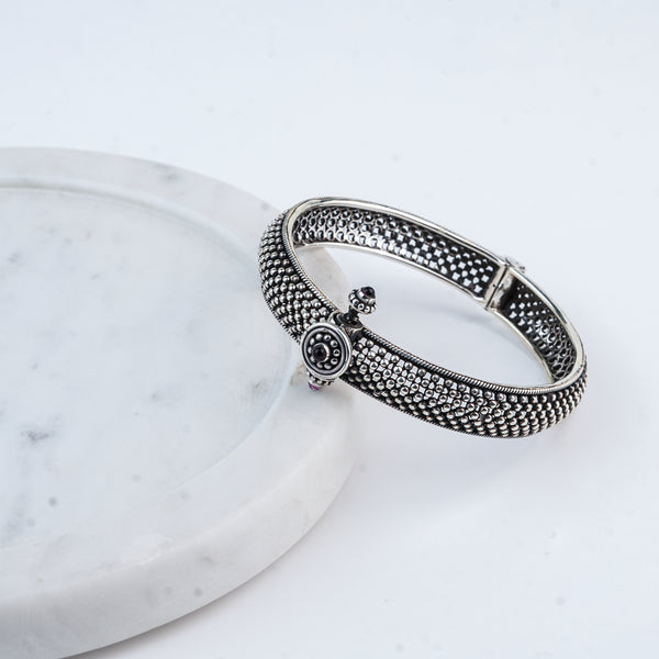 Silver Oxidised Textured Bangle with Maroon Stone
