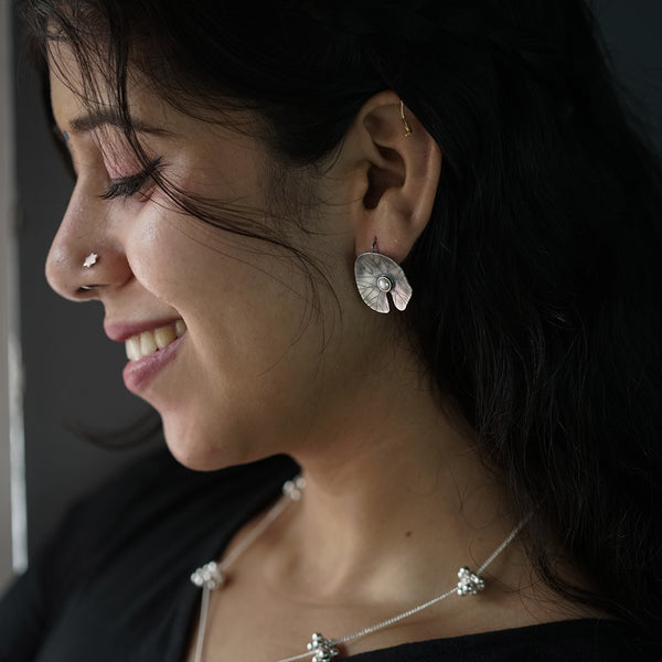 Sterling silver leaf-shaped earring with pearl detail