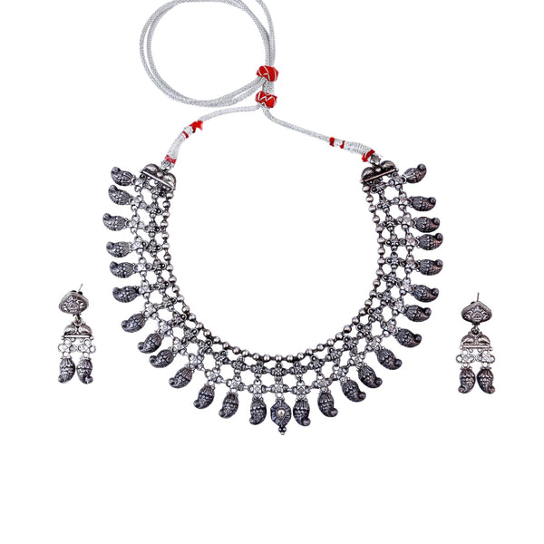 Silver jewelry set with necklace and earrings