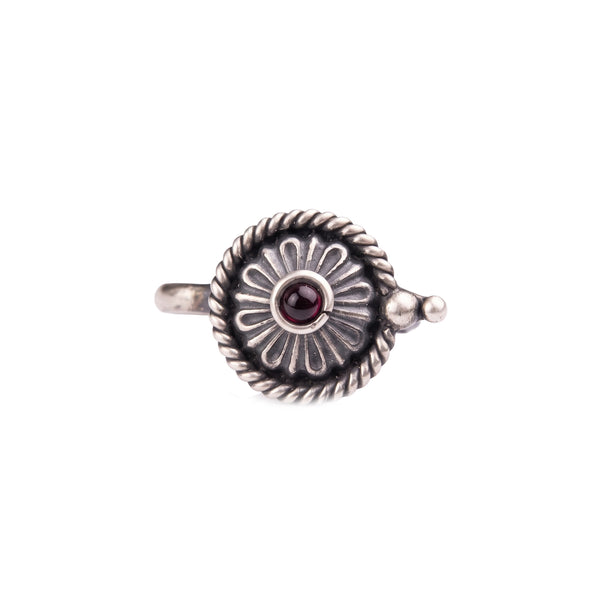 Round Intricate Design Nose pin